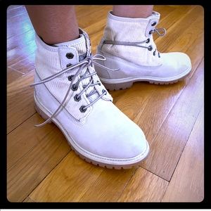 Rare Women’s Timberlands in Ivory - size 7.5